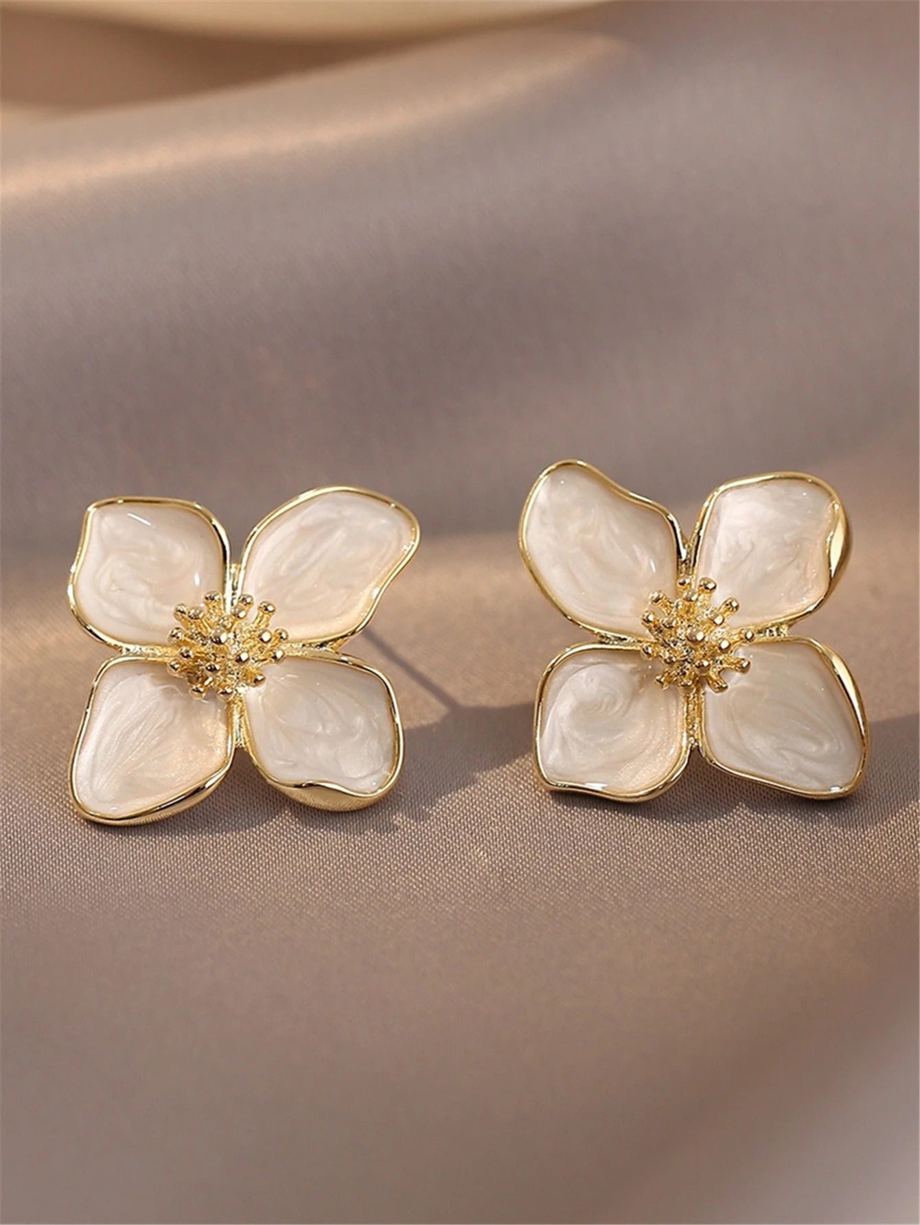 Hibiscus Glazed White Flower Earring